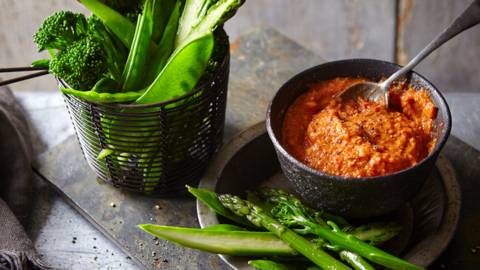 Green vegetables with Romesco dip